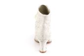 Bottines de clubbing haut de gamme champagne et dentelle pour looks drag queens et théâtre.