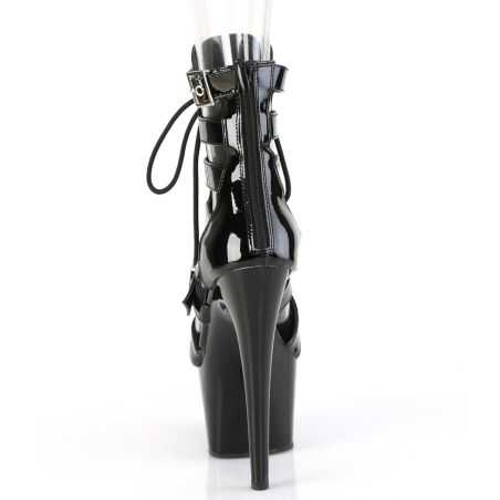 Bottines laquées noires de luxe à plateformes et lacets au dos en grandes tailles inclusives.