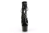 Bottines laquées noires de luxe à plateformes et talon ouvert en grandes pointures inclusives. Bottines laquées noires de luxe à plateformes et talon ouvert en grandes pointures inclusives.