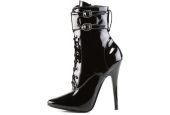 Bottines laquées noires de luxe sans plateforme à brides de cheville interchangeables amovibles. Bottines laquées noires de luxe sans plateforme à brides de cheville interchangeables amovibles.