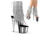 Bottines transparentes argent de pole dance Pleaser Adore 1017RSF à franges de strass scintillantes. Bottines transparentes argent de pole dance Pleaser Adore 1017RSF à franges de strass scintillantes.