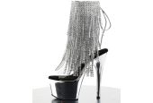 Bottines de scène argent brillant avec découpes ouvertes aux orteils et talons pour spectacles drag. Bottines de scène argent brillant avec découpes ouvertes aux orteils et talons pour spectacles drag.
