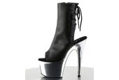 Bottines de scène noir mat avec découpe open toe et fermeture éclair pour performances de cabaret.