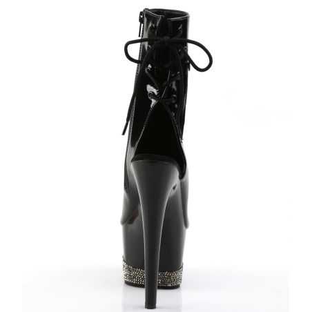 Bottines fétiches noir miroir au style architectural adaptées à toutes les morphologies d'artistes.