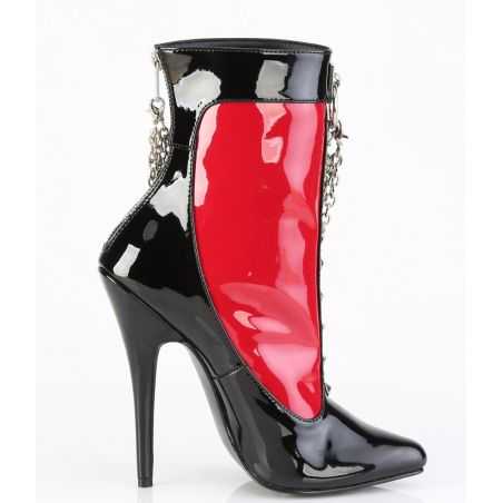 Bottines laquées noires et rouges de créateur sans plateforme en grandes tailles inclusives.