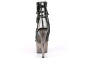 Bottines fétiches noires en tissu ajouré effet collant adaptées à toutes les morphologies d'artistes.
