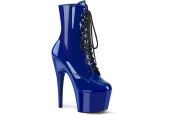 Bottines vernies bleues de pole dance Pleaser Adore 1020 à talons stiletto et fini laqué brillant. Bottines vernies bleues de pole dance Pleaser Adore 1020 à talons stiletto et fini laqué brillant.