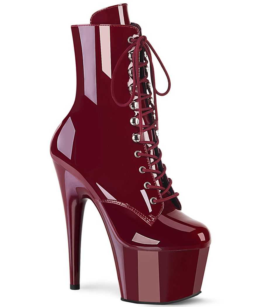 Bottines vernies rouge cerise de pole dance Pleaser Adore 1020 à talons aiguilles et laçage complet. Bottines vernies rouge cerise de pole dance Pleaser Adore 1020 à talons aiguilles et laçage complet.