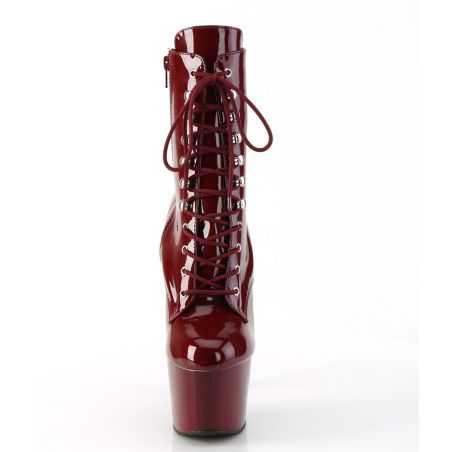 Bottines laquées bordeaux de luxe à plateformes épaisses disponibles en grandes tailles inclusives.