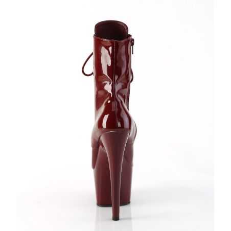 Bottines fétiches bordeaux verni à fermeture éclair latérale adaptées à toutes les morphologies.
