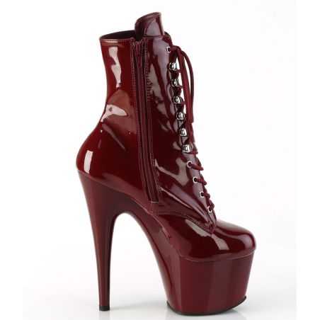 Bottines de clubbing haut de gamme rouge cerise laqué pour un style sombre, sensuel et audacieux.