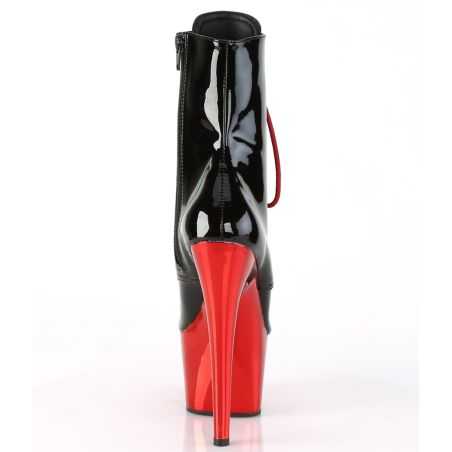 Bottines fétiches noir miroir et rouge fatal à lacets frontaux adaptées à toutes les morphologies.