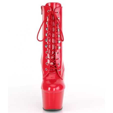 Bottines laquées rouges de luxe à plateformes épaisses disponibles en grandes tailles inclusives.