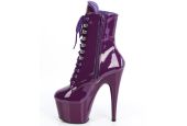 Bottines de scène rose brillant en vinyle avec fermeture éclair latérale pour spectacles drag. Bottines de scène rose brillant en vinyle avec fermeture éclair latérale pour spectacles drag.