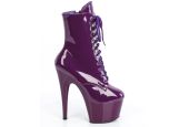 Bottines de clubbing haut de gamme rose laqué pour performances de cabaret pop et colorées. Bottines de clubbing haut de gamme rose laqué pour performances de cabaret pop et colorées.