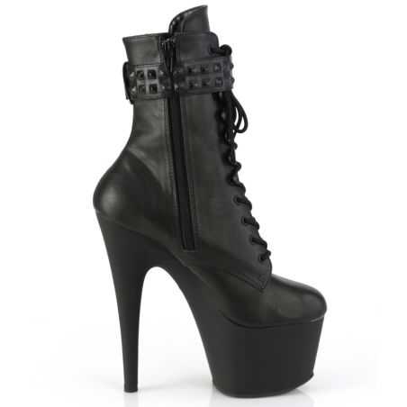 Bottines de scène pour modèles transgenres noir clouté et boucle métallique