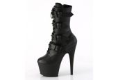 bottines-fetichistes-noires-mates-cloutees-haut-plateau-pole-dance bottines-fetichistes-noires-mates-cloutees-haut-plateau-pole-dance
