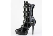 Bottines de scène noires à plateformes et guêtres boutonnées amovibles en grandes tailles inclusives. Bottines de scène noires à plateformes et guêtres boutonnées amovibles en grandes tailles inclusives.