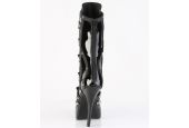 Bottines fétichistes noires de créateur au design modulable pour spectacles de cabaret et drag. Bottines fétichistes noires de créateur au design modulable pour spectacles de cabaret et drag.