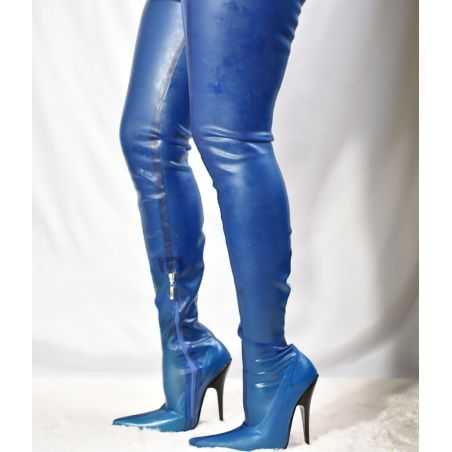 Cuissardes ultra-hautes latex bleu roi ajustées bout pointu talon 13 cm Atelier Europa Design
