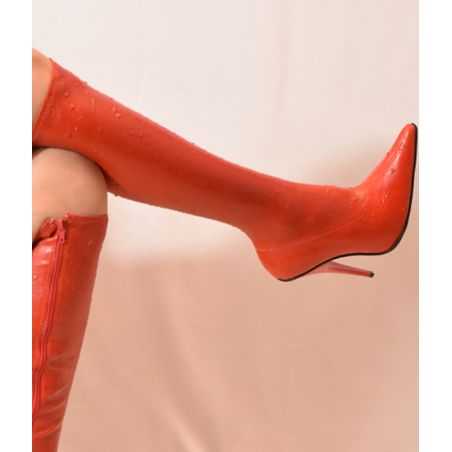 vue-detail-latex-texturé-rouge-relief-semelle-elastomere