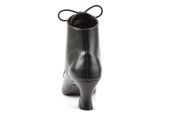 Bottines de scène noires à bout pointu et œillets rétro adaptées à toutes les morphologies LBDHT. Bottines de scène noires à bout pointu et œillets rétro adaptées à toutes les morphologies LBDHT.